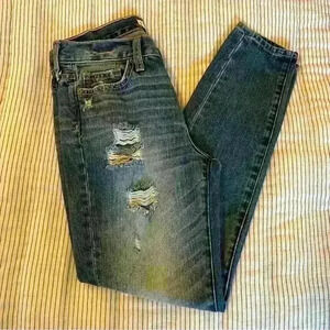 Abercrombie & Fitch Mid Rise Mom Jeans Distressed